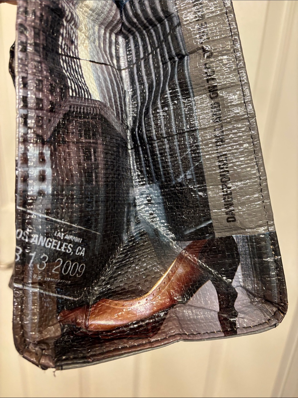 Textured shiny vinyl high heel themed shopper tote - Picture 6 of 12